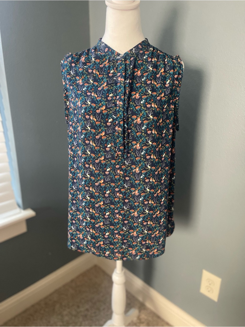 LOFT Navy Floral Fox Print Ruffle Sleeveless Blouse Size Medium